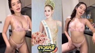 คลิปหลุดโอนลี่แฟน น้องเบบี้สุพรรณณี ดีกรีมิสแกรนด์ประจวบ ถือว่าเป็นของดีเลยทีเดียว น้องไลฟ์สดคุยกับเอฟซี ใส่บิกีนี่สีชมพูบางๆ ยั่วเย็ดชิบหายเลย XXX ควยหี